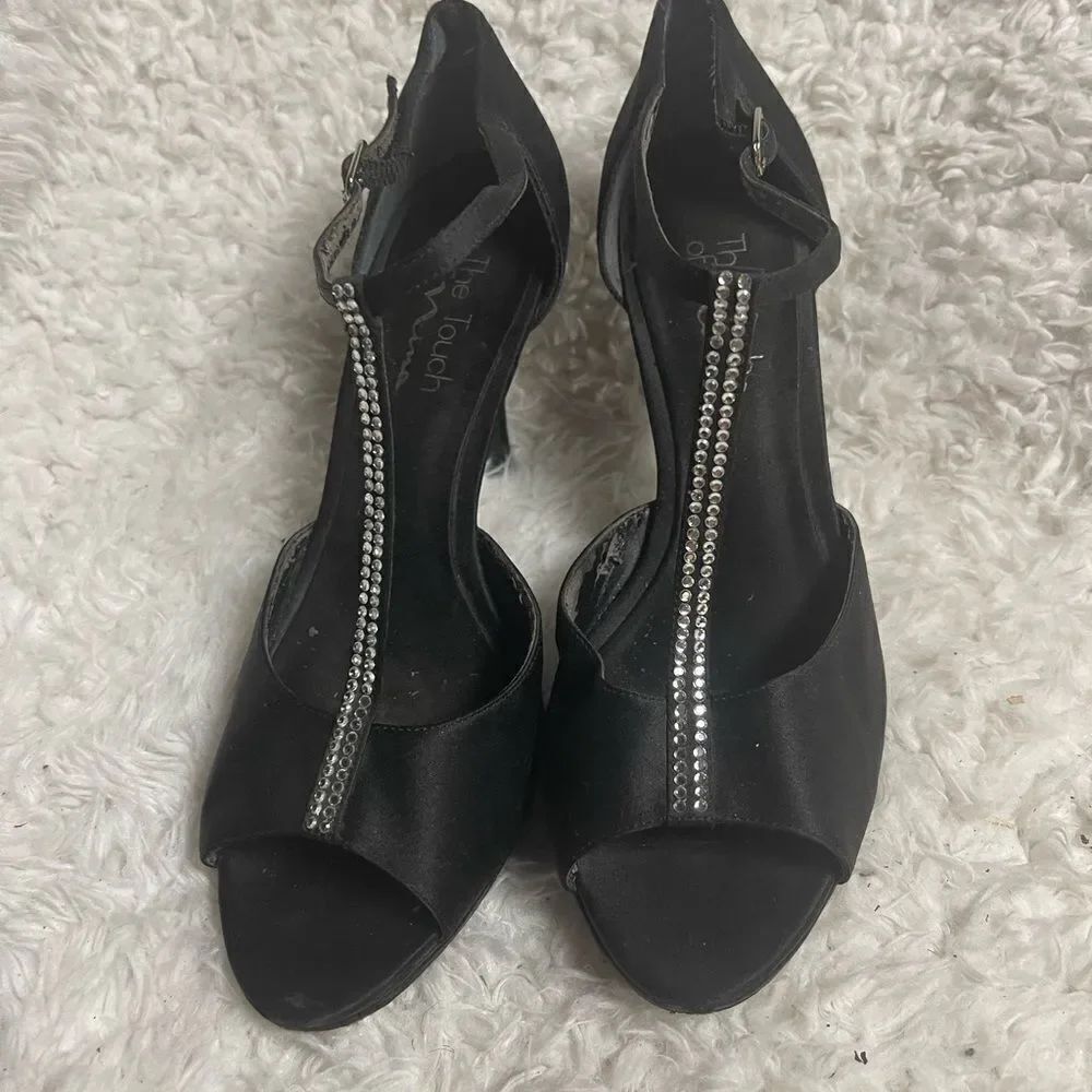 The touch of Nina Elegant Black fabric satin heels with Rhinestone Detail SZ9.5